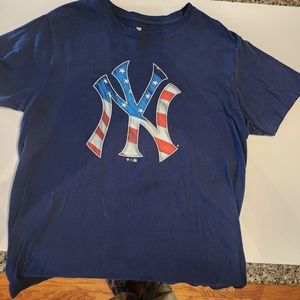 Stars and Stripes NY Yankees Logo mens Large t-shirt